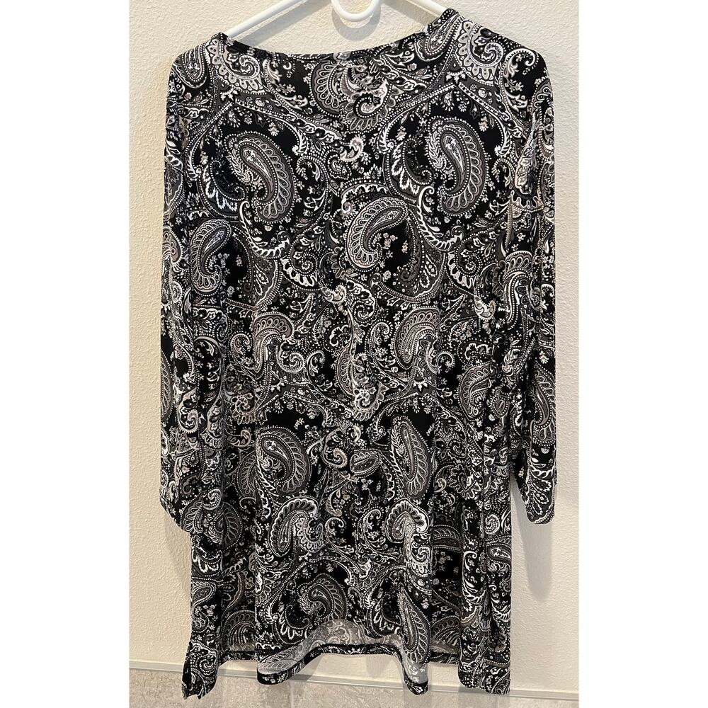 Catherine’s black and white Tunic size 2X. Paisley print, 3/4 length sleeves.